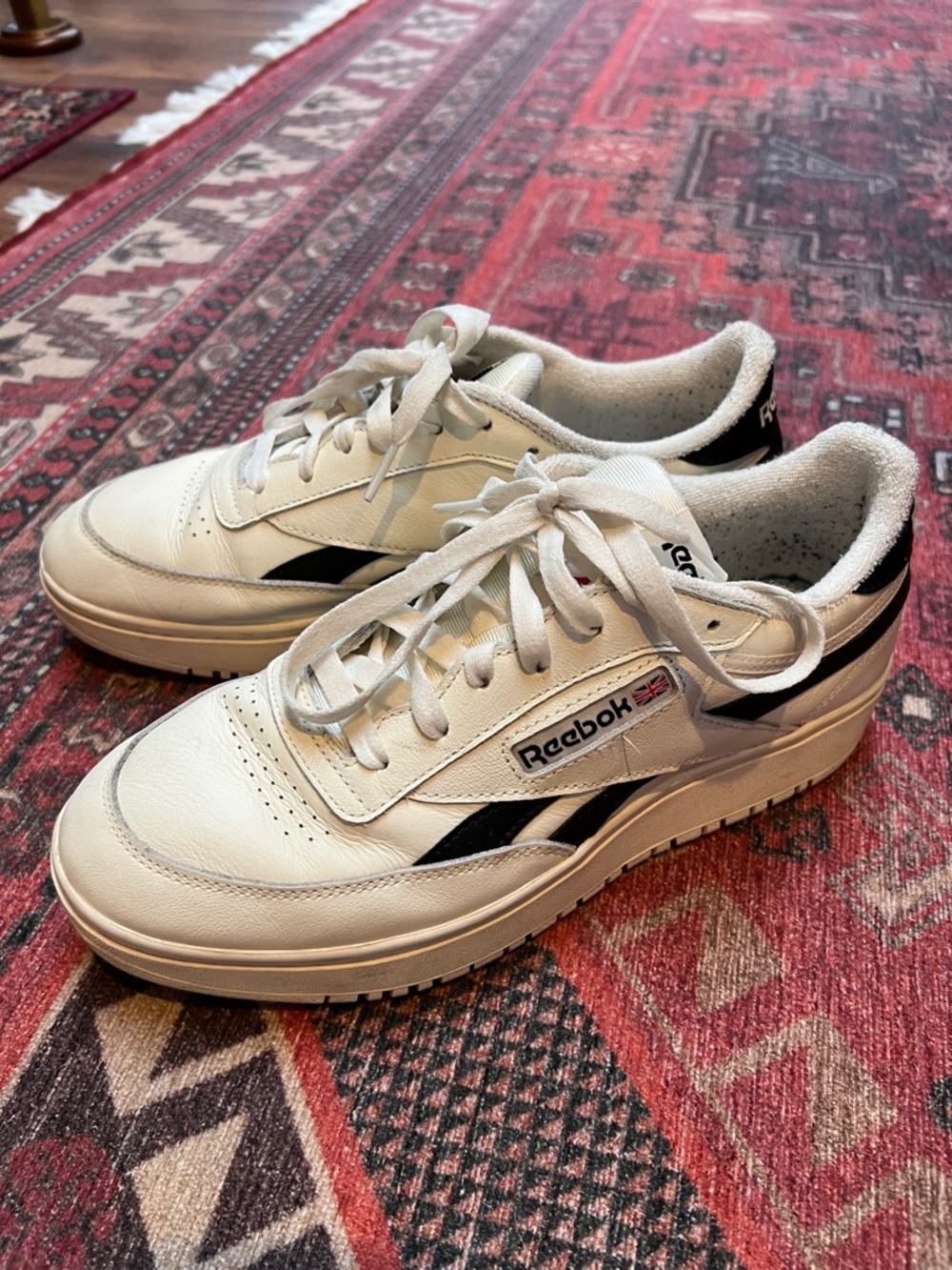Reebok Classic Cream/White and black sneaker